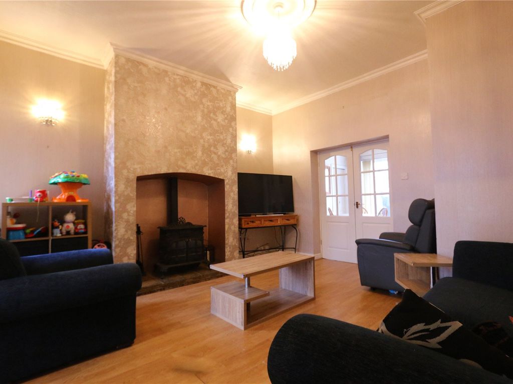 4 bed end terrace house for sale in York Road, Denton, Manchester
