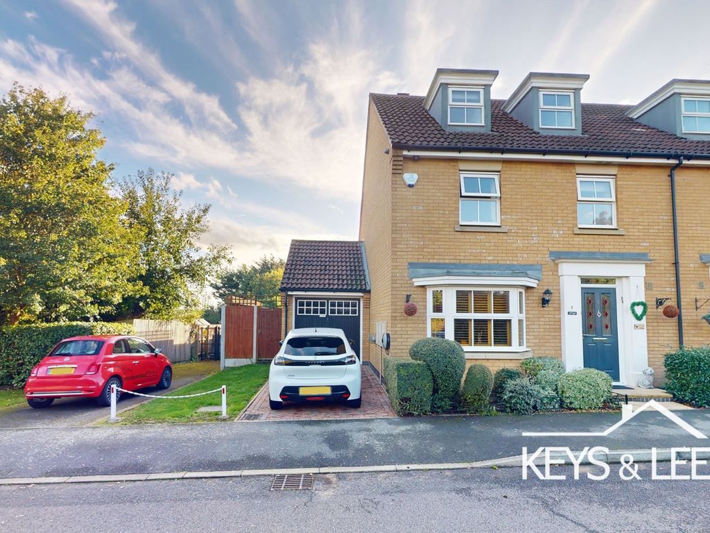 4 bed semidetached house for sale in Litten Close, Collier Row, Romford RM5, £575,000 Zoopla