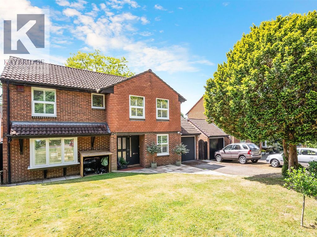 4 bed detached house for sale in Grafton Close, Worcester Park KT4 Zoopla