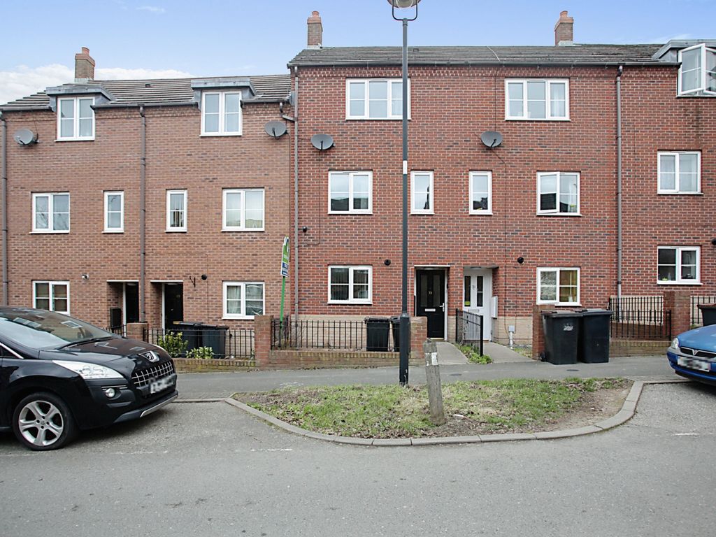 3 bed terraced house to rent in Spruce Road, Nuneaton, Warwickshire