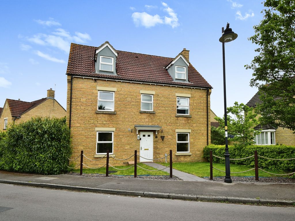 5 bed detached house for sale in Stickleback Road, Calne SN11 Zoopla