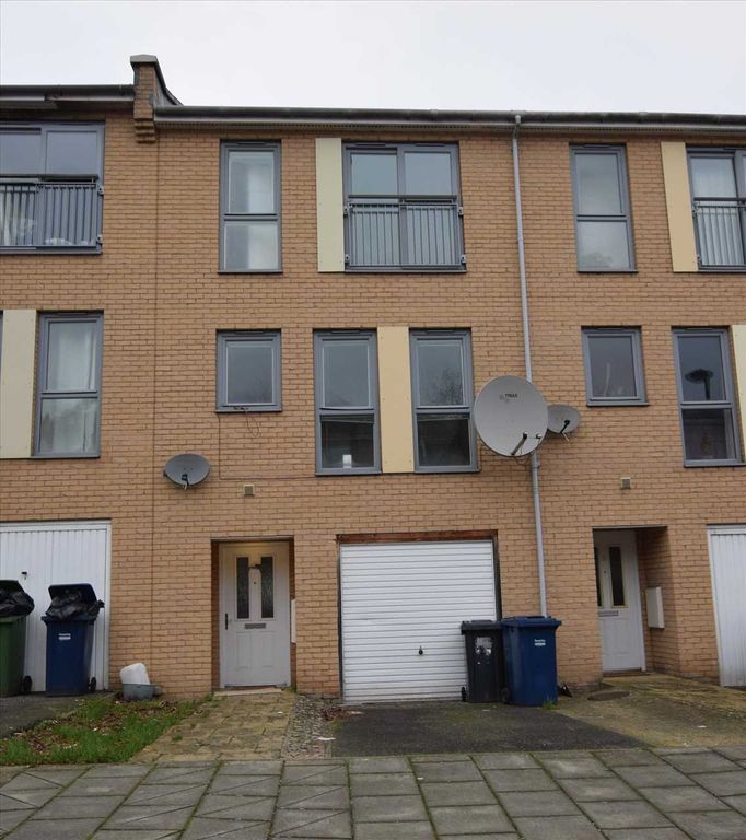 4 bed property to rent in Fortune Avenue, Edgware HA8, £2,850 pcm Zoopla