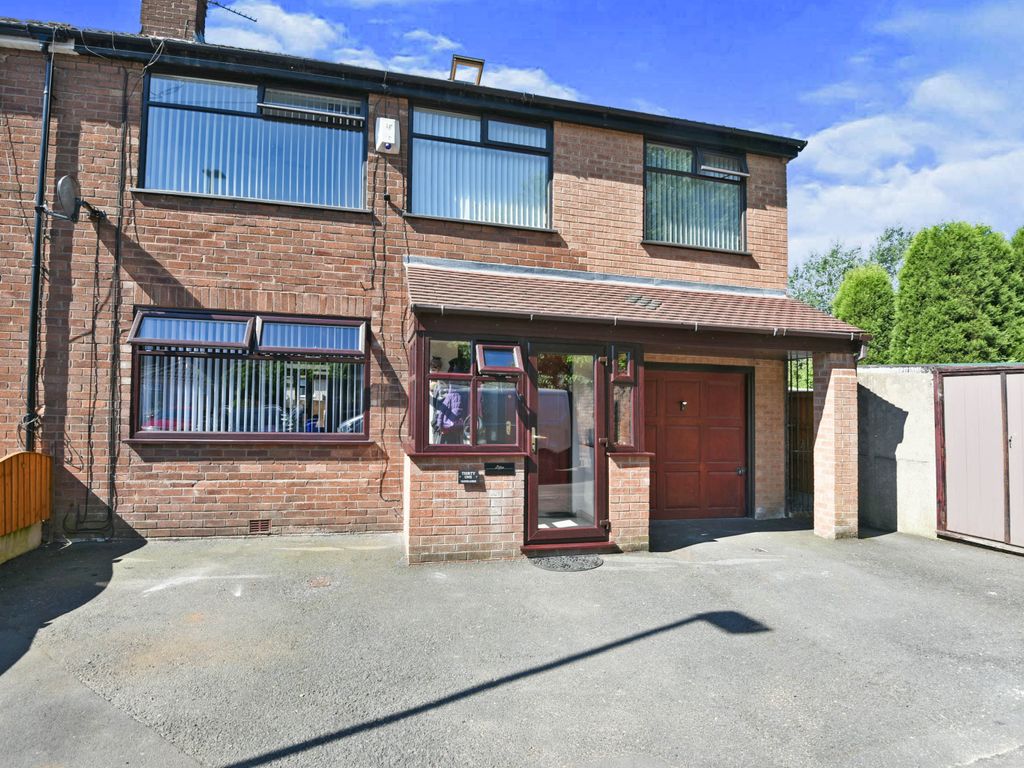 4 bed semidetached house for sale in Taunton Avenue, AshtonUnderLyne