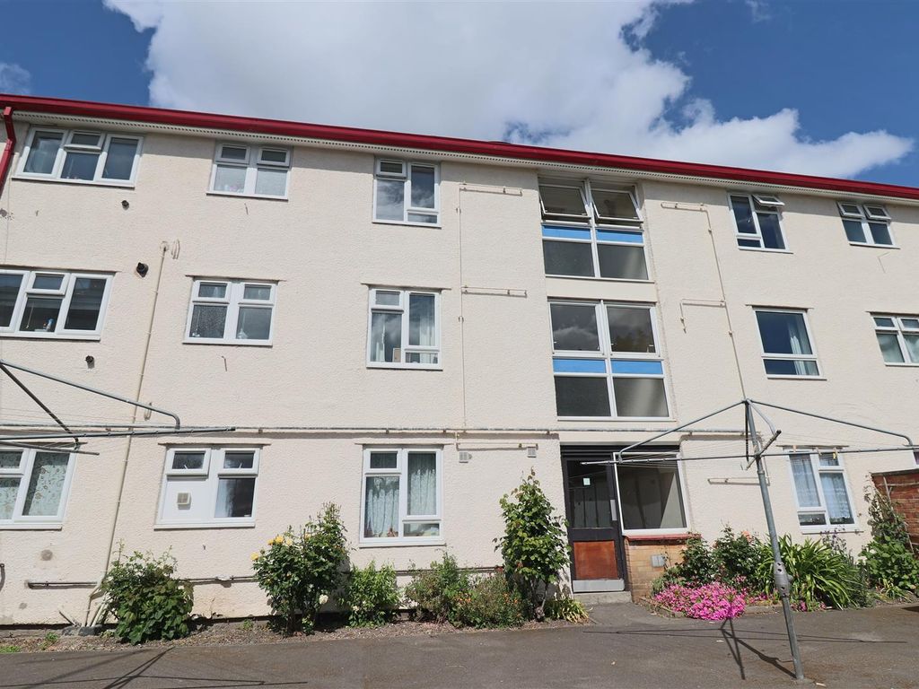 2 bed flat for sale in Montgomery Road, Farnborough GU14 Zoopla