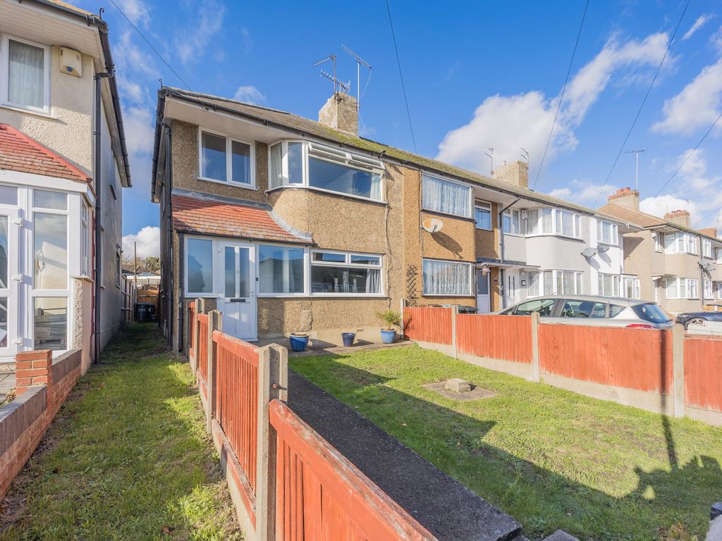 3 bed semidetached house for sale in Denton Court Road, Gravesend
