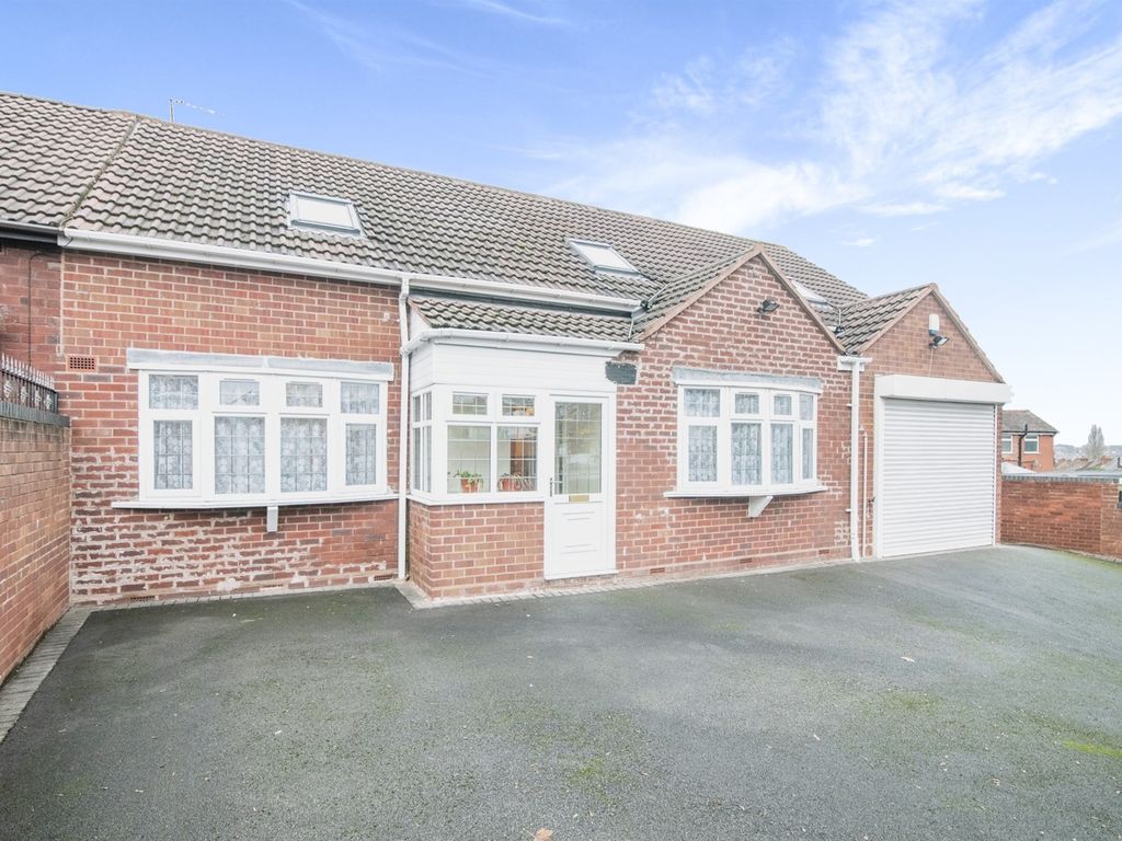 4 bed semidetached bungalow for sale in Coles Lane, West Bromwich B71