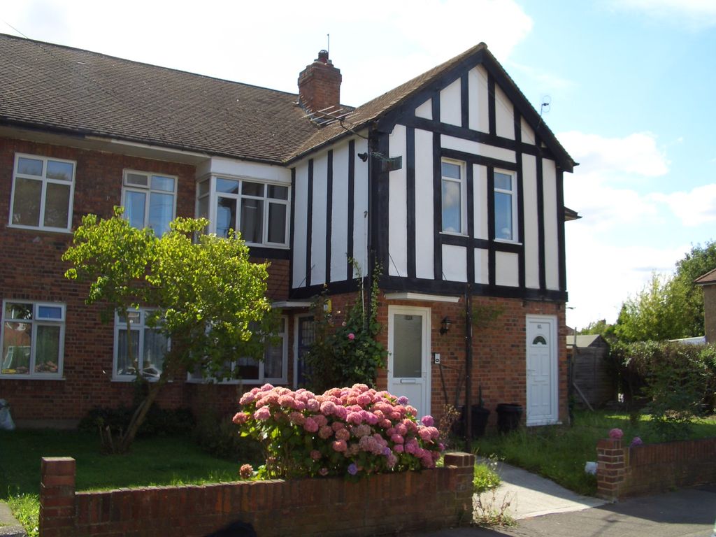 2 bed for sale in Beechwood Avenue, Ruislip HA4, £339,000