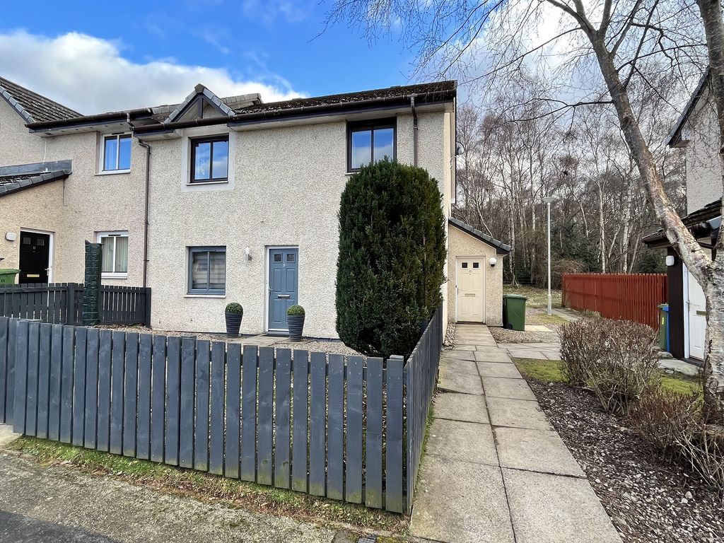 2 bed flat for sale in 10 Woodlands View, Inshes Wood, Inverness. IV2