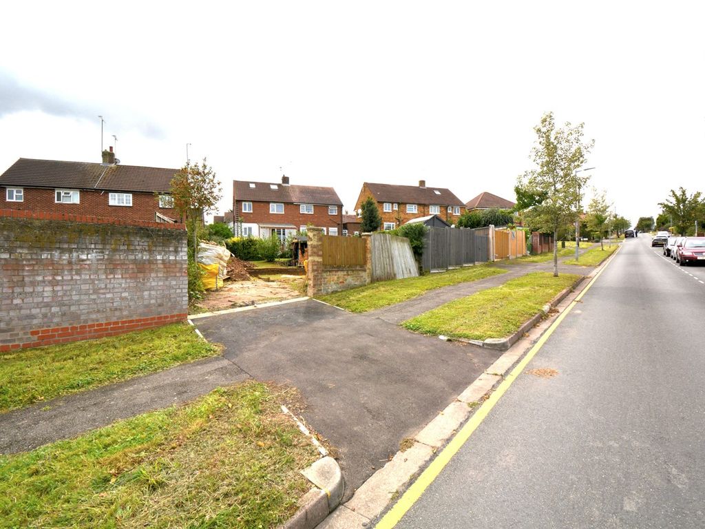 Land for sale in Kemble Close, Potters Bar EN6, £150,000 Zoopla