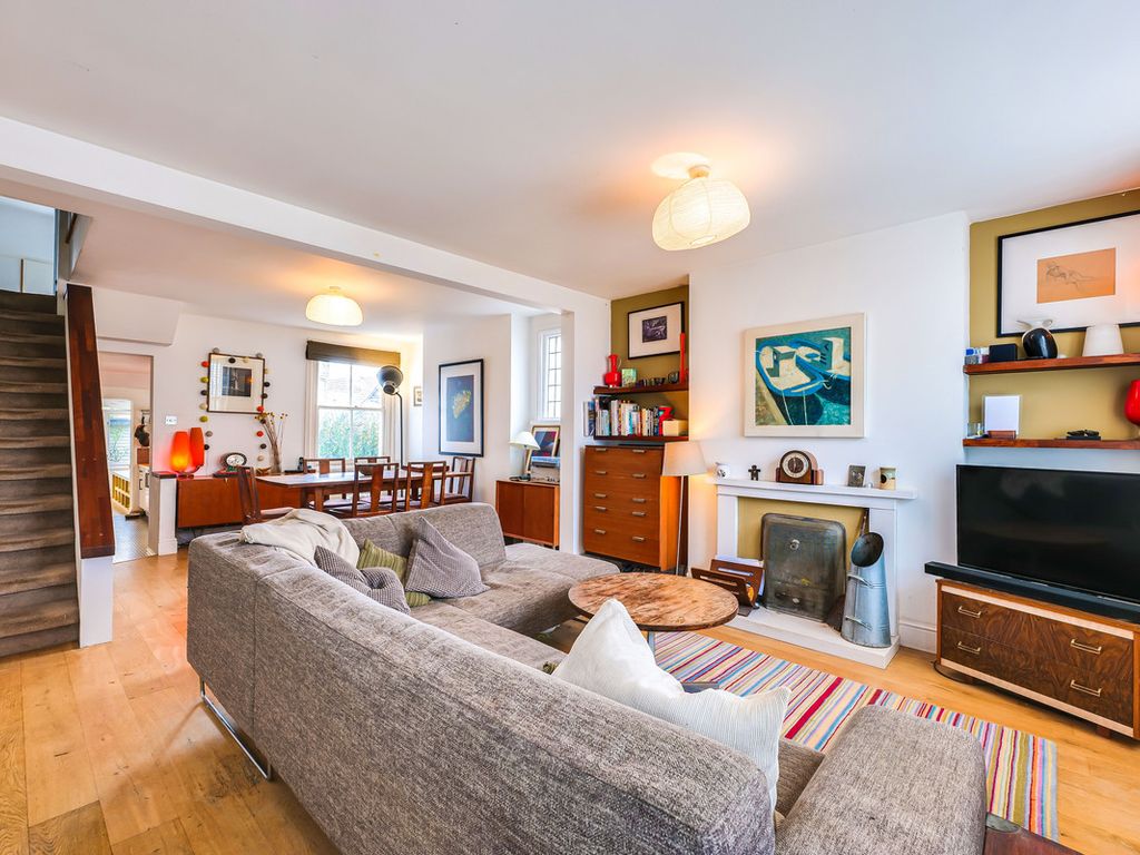 3 bed semidetached house for sale in Redcliff Drive, LeighOnSea SS9