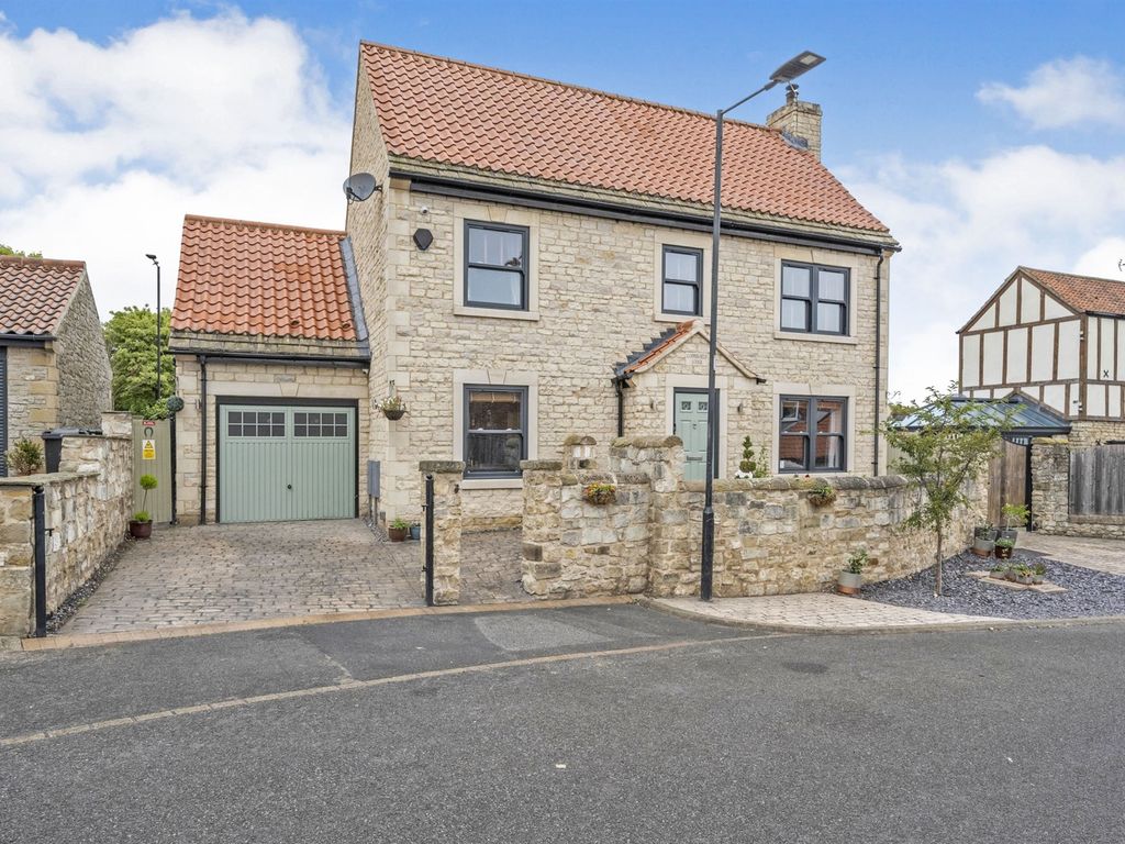 4 bed detached house for sale in Manor Rise, Wadworth, Doncaster DN11