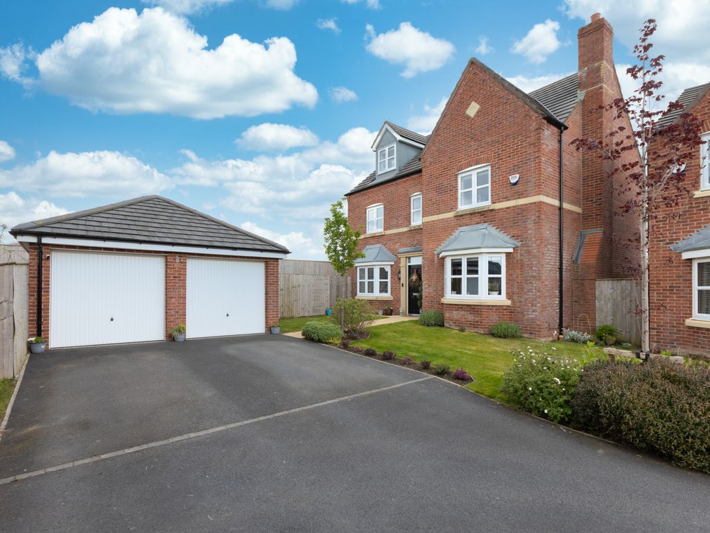 5 bed detached house for sale in Redwood Drive, Preston PR4, £529,950