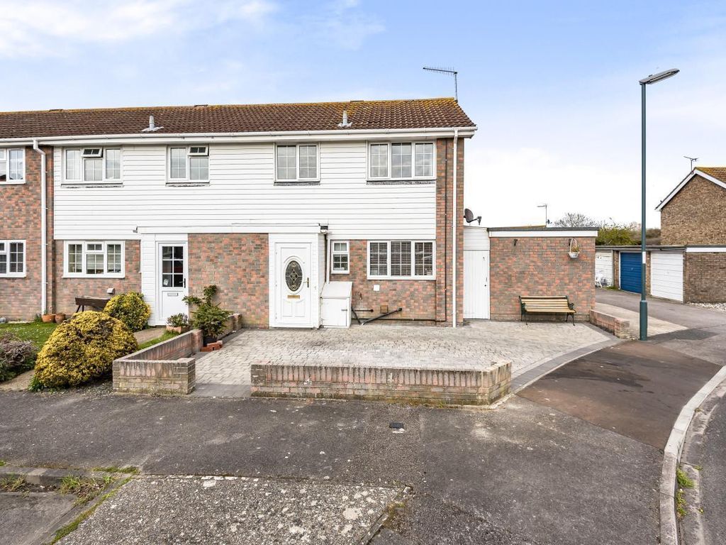 3 bed end terrace house for sale in 29 Pulborough Way, Felpham, Bognor