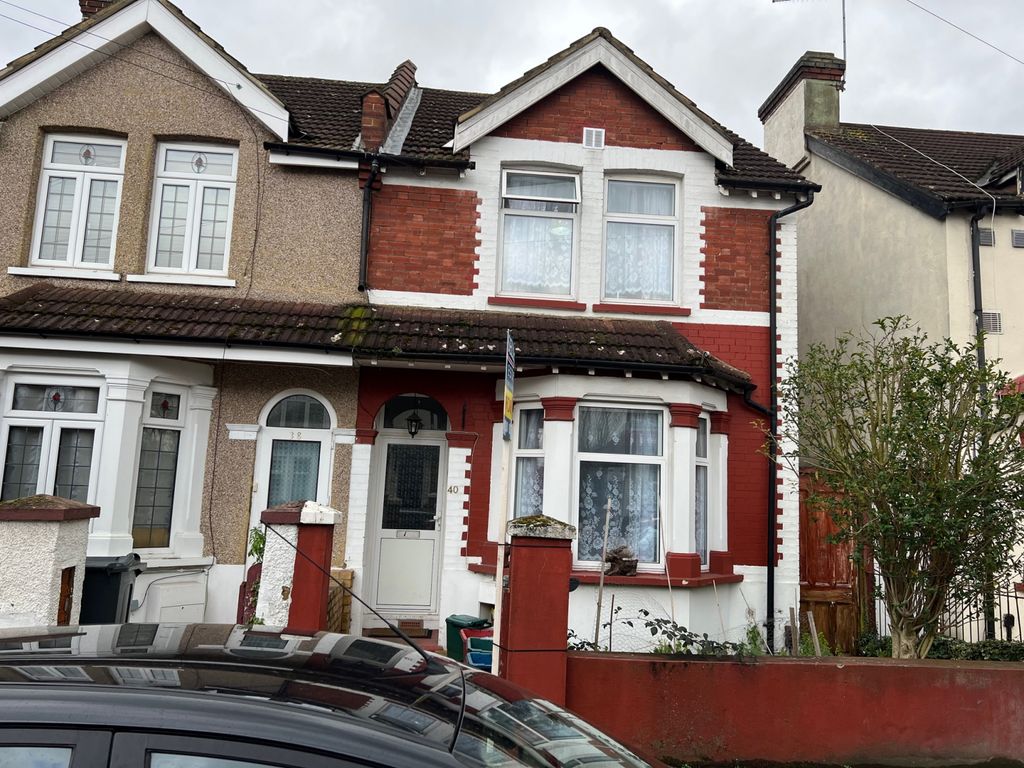3 bed semidetached house for sale in Albert Road, Hounslow TW3 Zoopla