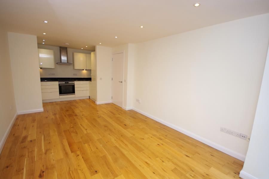 2 bed flat to rent in Elmfield Road, East Finchley N2 Zoopla