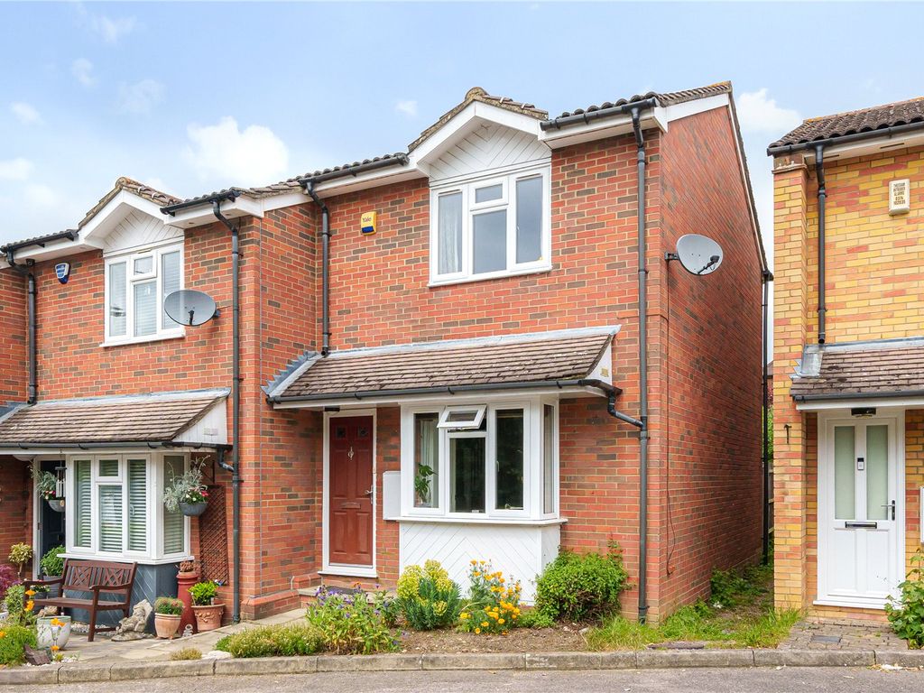 2 bed semidetached house for sale in Appletree Gardens, EN4, £