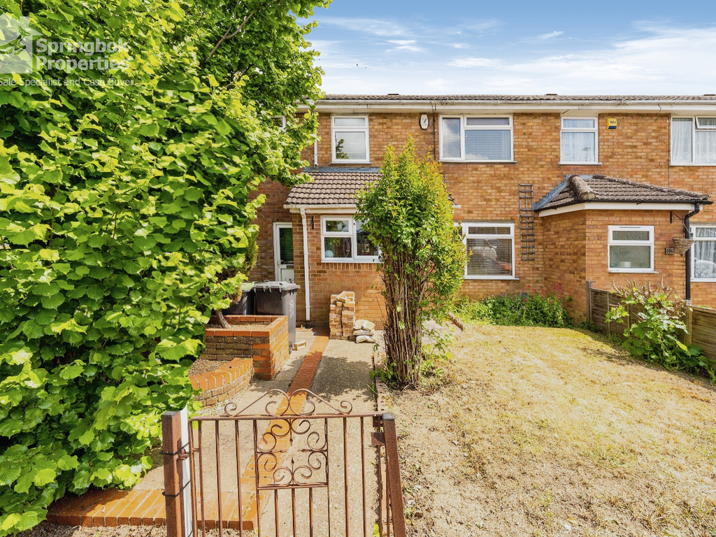 4 bed terraced house for sale in Bembridge Gardens, Luton, Bedfordshire