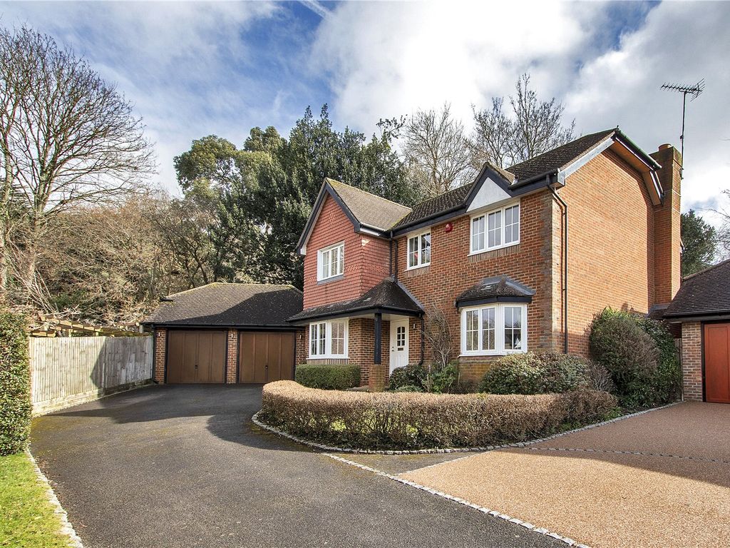 4 bed detached house for sale in The Dene, Sevenoaks, Kent TN13, £