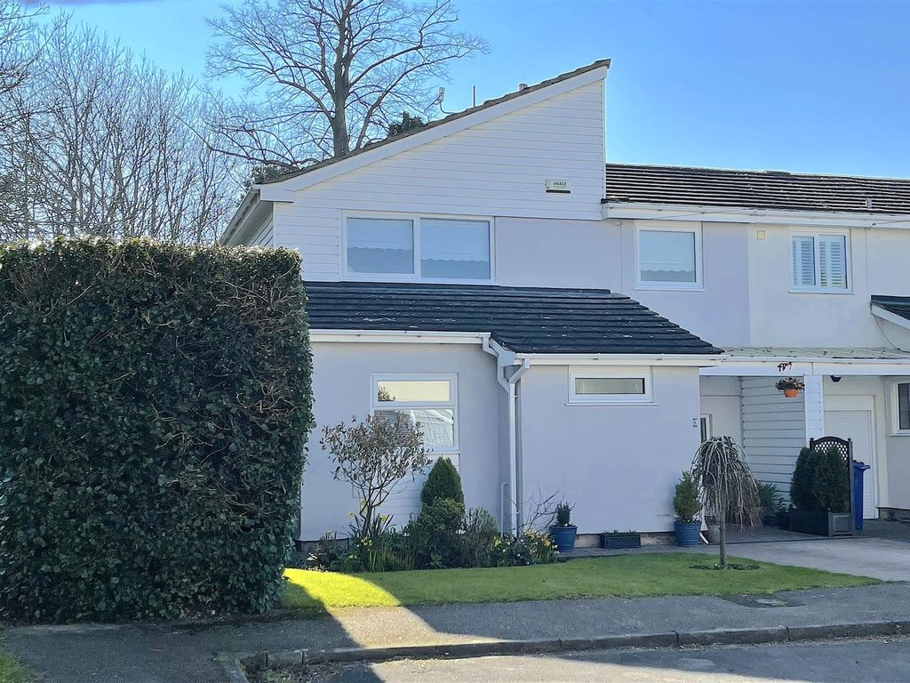 3 bed end terrace house for sale in Millstream Close, Faversham ME13