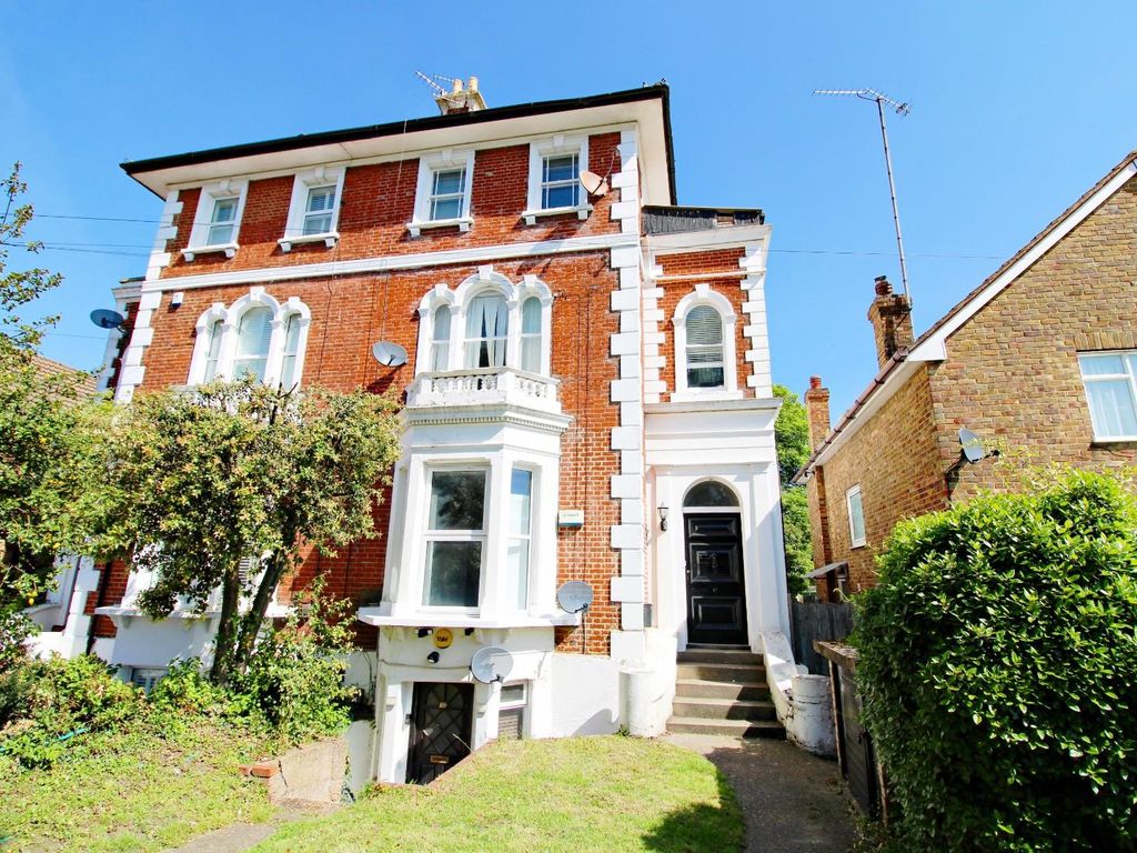 1 bed flat to rent in Park Crescent, Erith DA8 Zoopla