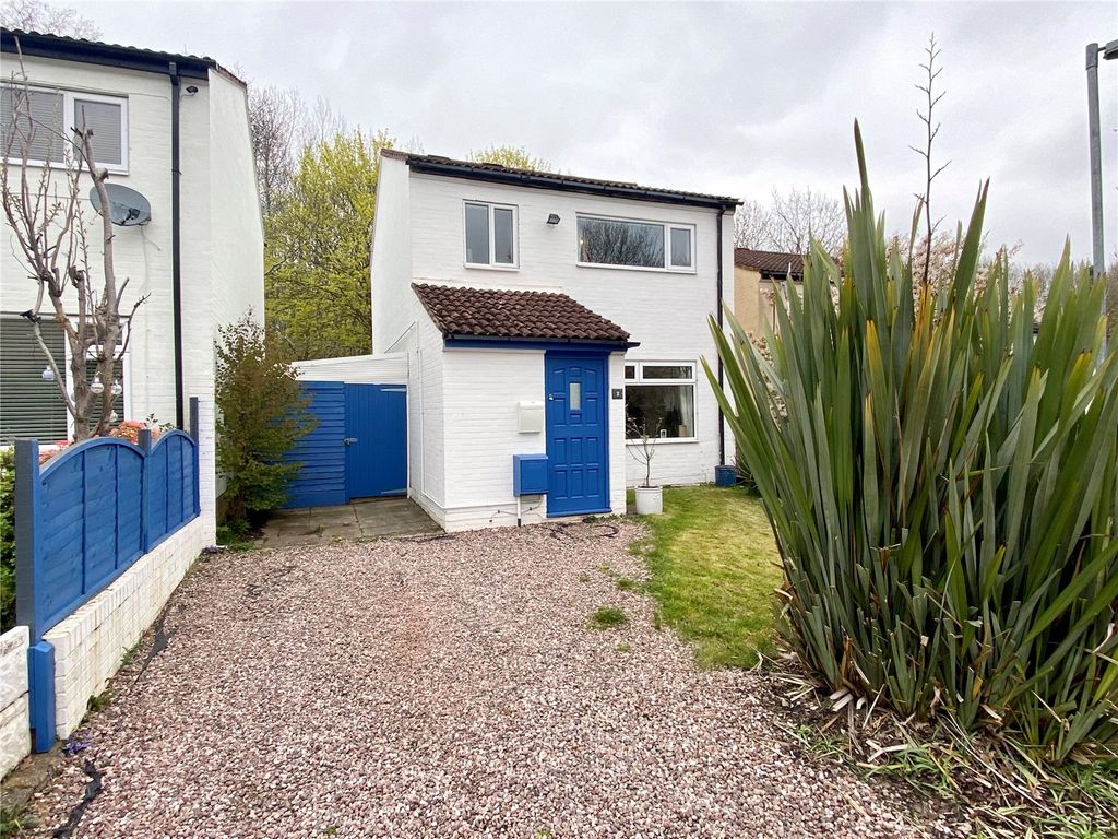 3 bed detached house for sale in Prince Edward Crescent, Malinslee