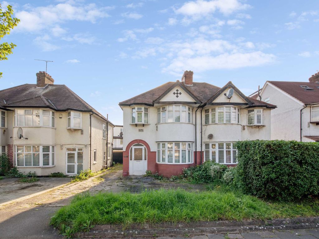3 bed semidetached house for sale in Watford Way, London NW4, £600,000