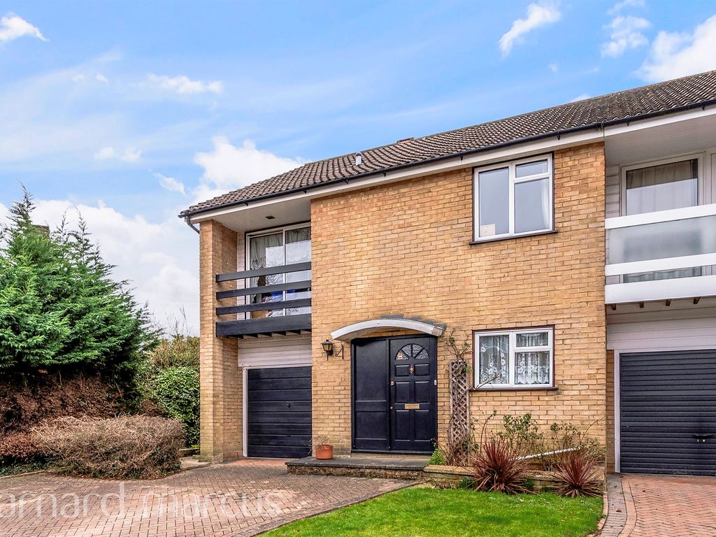 4 bed end terrace house for sale in Rose Bushes, Epsom KT17 Zoopla