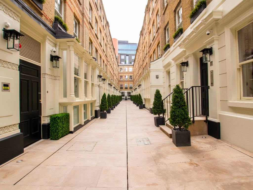2 bed flat to rent in 2 Bed Flat In Pink Mews, Holborn EC1N Zoopla