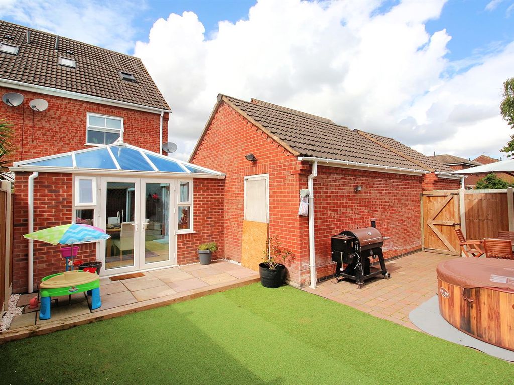 3 bed town house for sale in Sandford Road, Syston, Leicester LE7 Zoopla