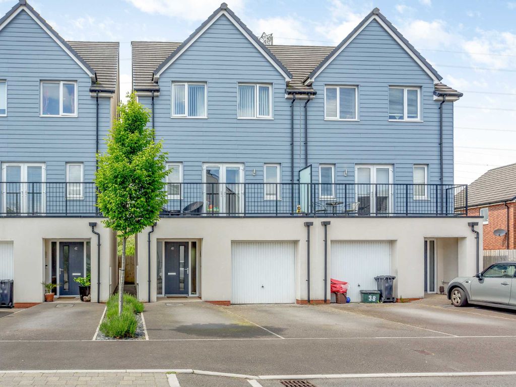 4 bed semidetached house for sale in Spencer Way, Glan Llyn, Newport