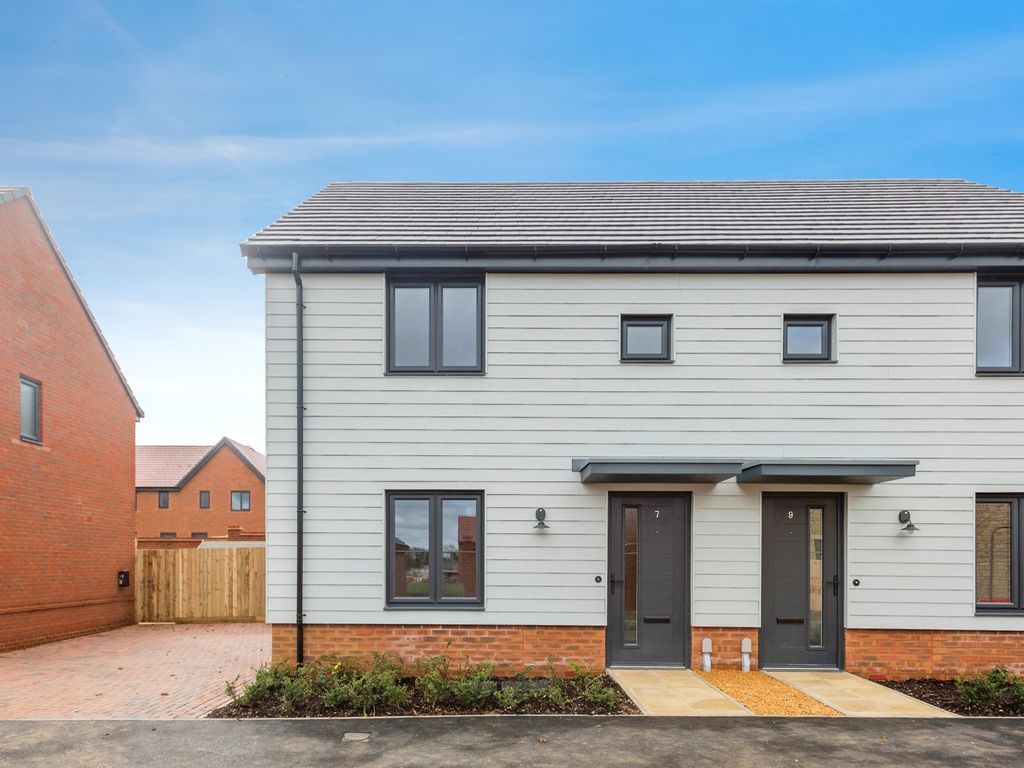 2 bed semidetached house for sale in Bingham Turner Way, Shrivenham