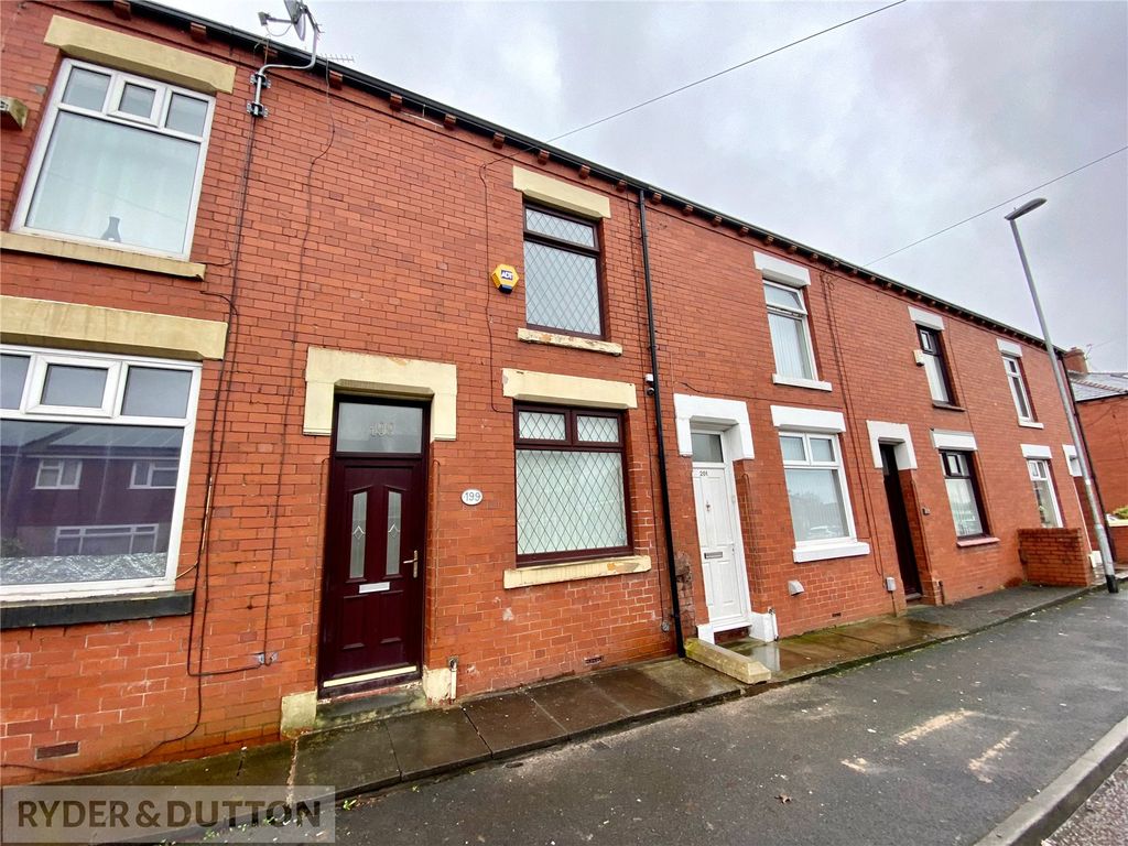 2 bed terraced house to rent in Burnley Lane, Chadderton, Oldham