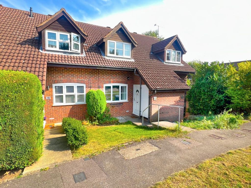 2 bed terraced house to rent in Wadnall Way, Knebworth SG3, £1,275 pcm