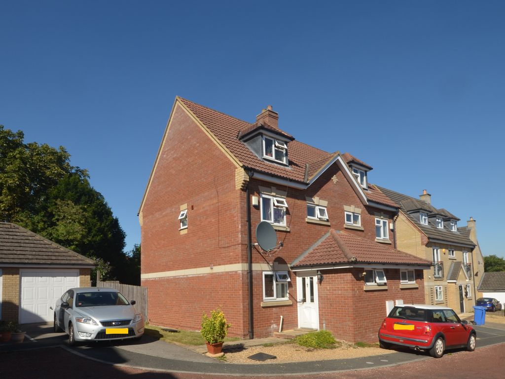 Caswell Close, Kettering NN15  