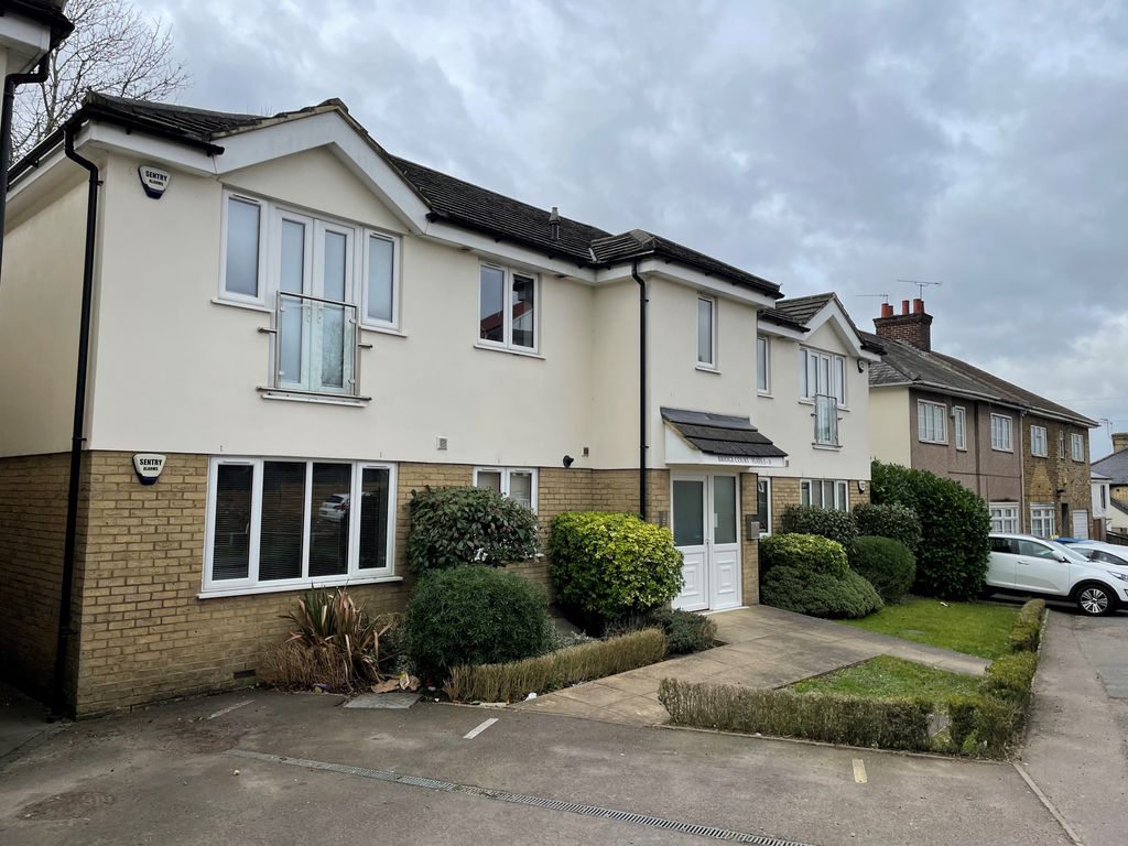 2 bed flat for sale in Bridge Court, Mutton Lane, Potters Bar EN6, £349,995 Zoopla