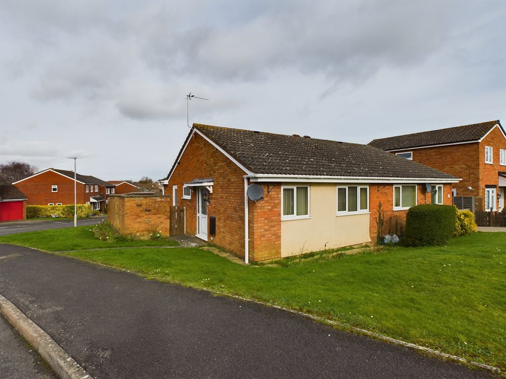 2 bed semidetached bungalow for sale in bers Way, Puriton