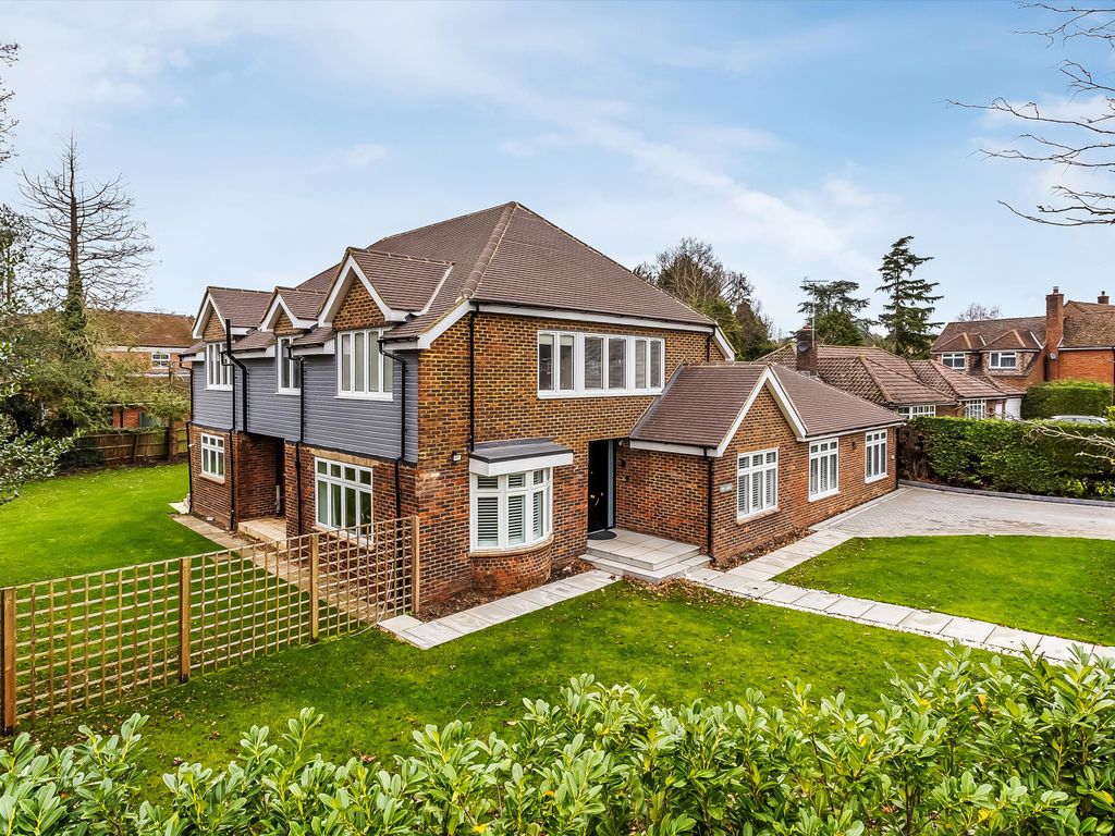 4 bed detached house for sale in Knowle Park, Cobham, Surrey KT11, £