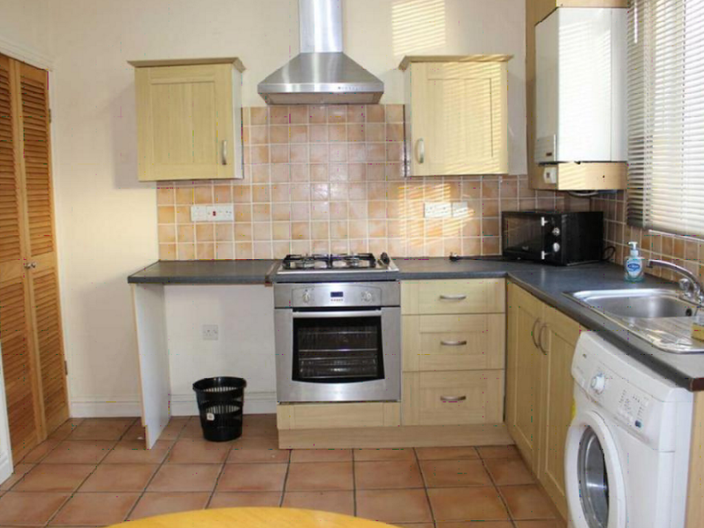 2 bed terraced house to rent in Barlow Street, Preston, Lancashire PR1