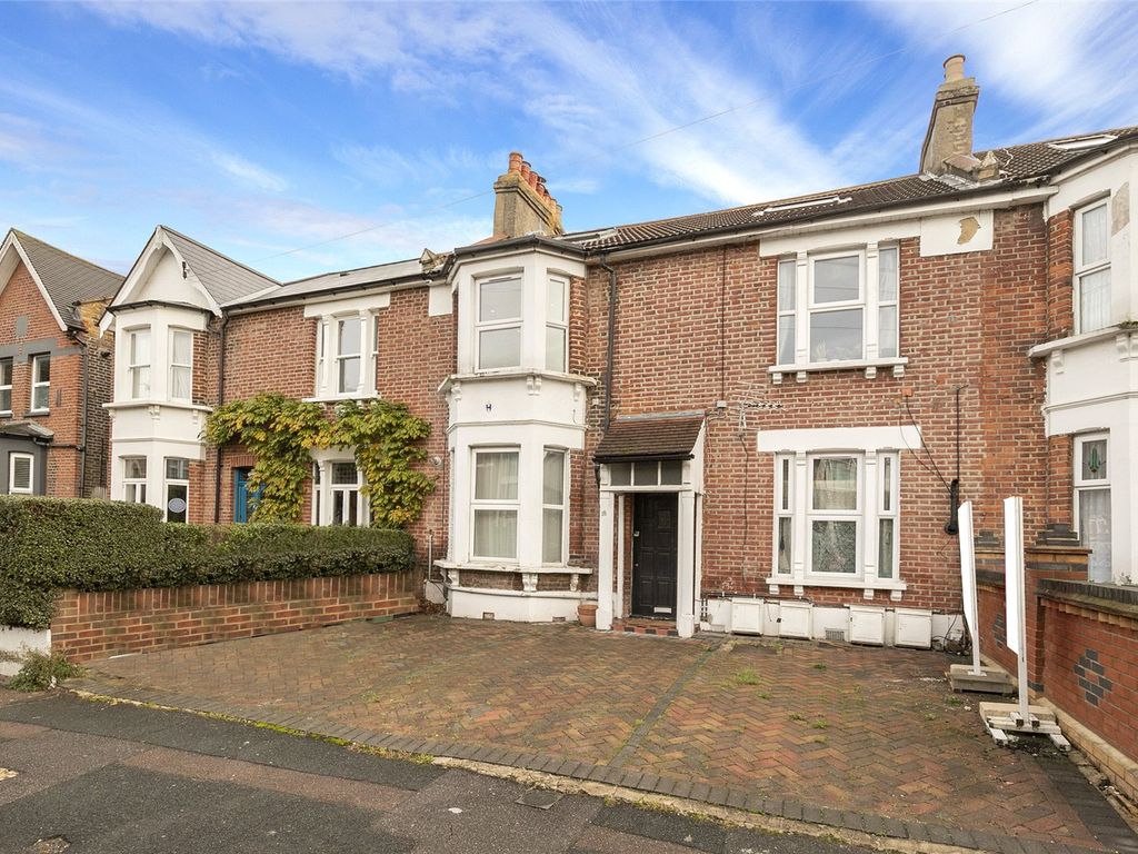 2 bed flat to rent in Carisbrooke Road, London E17, £1,525 pcm Zoopla