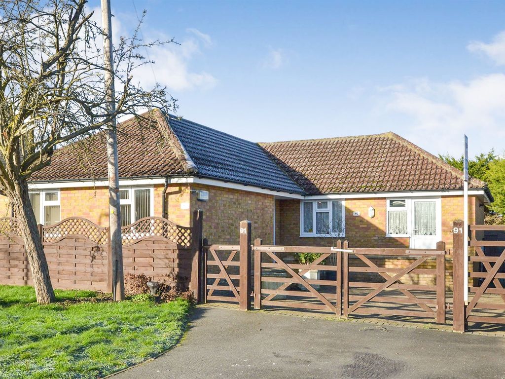 3 bed detached bungalow for sale in Drive, Bletchley, Milton Keynes MK3 Zoopla