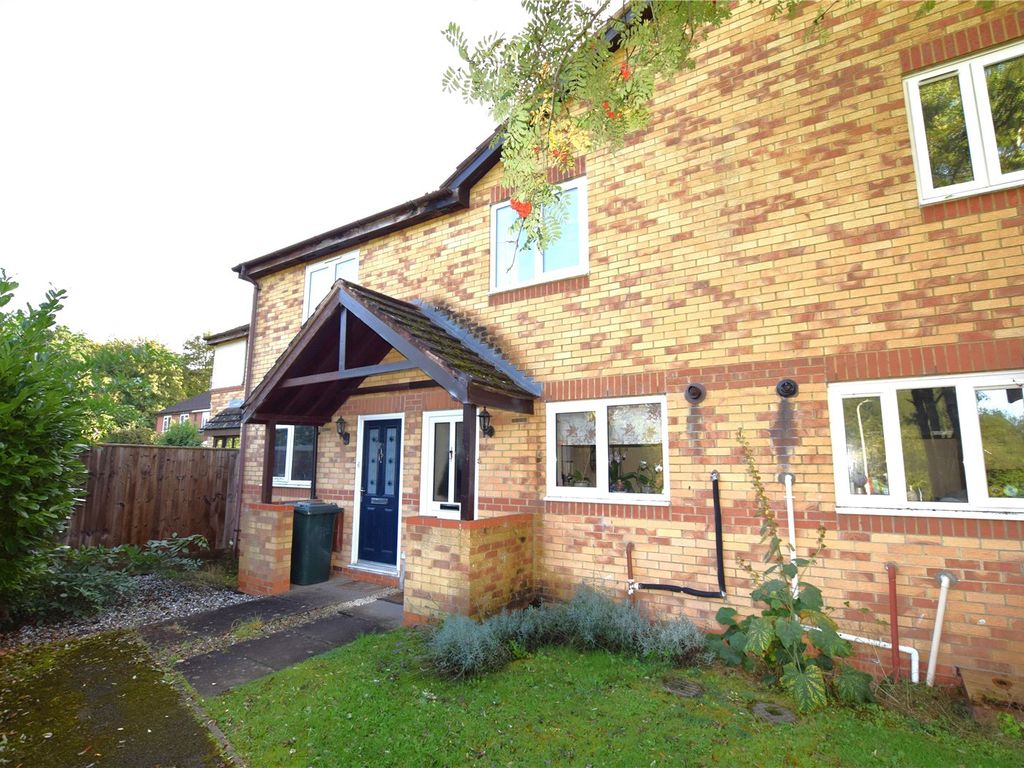 2 bed terraced house to rent in Heron Drive, Bicester OX26, £1,200 pcm