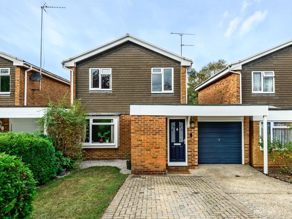 4 bed detached house to rent in Wilders Close, Woking, Surrey GU21 Zoopla