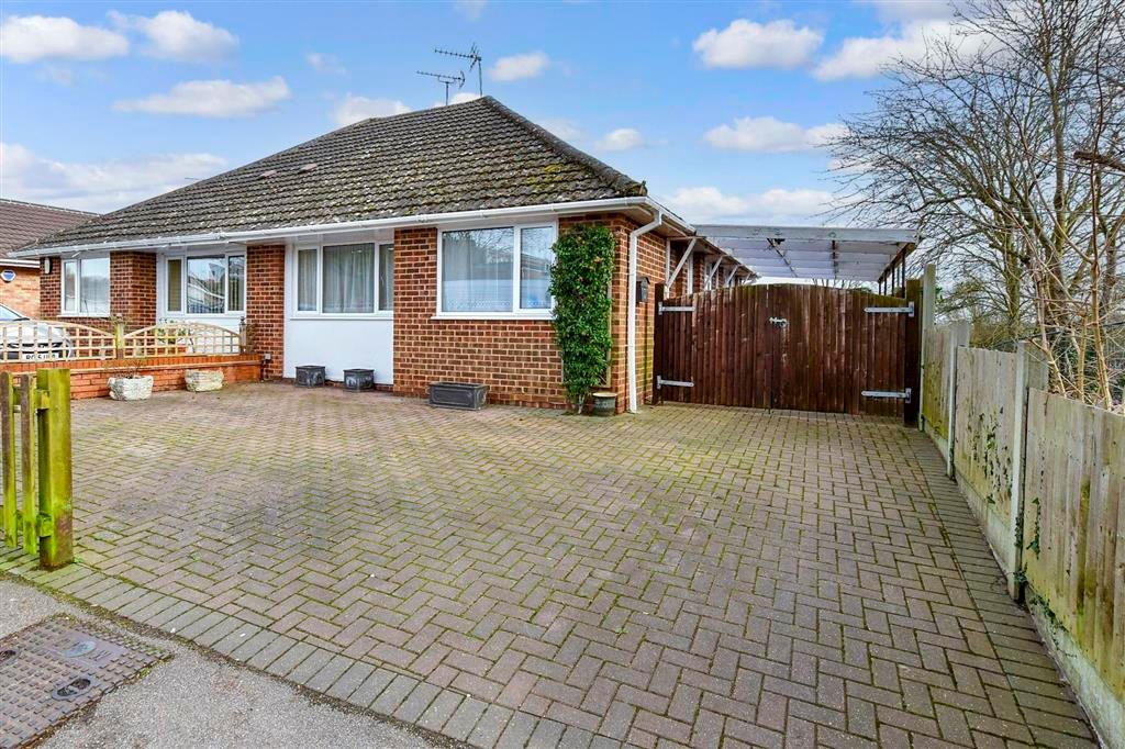 2 bed semidetached bungalow for sale in Egremont Road, Bearsted