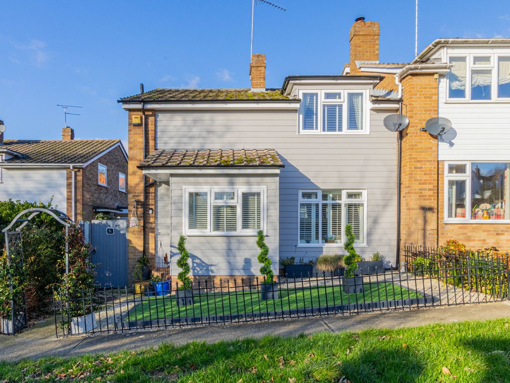 3 bed semidetached house for sale in Moors Close, Feering CO5, £