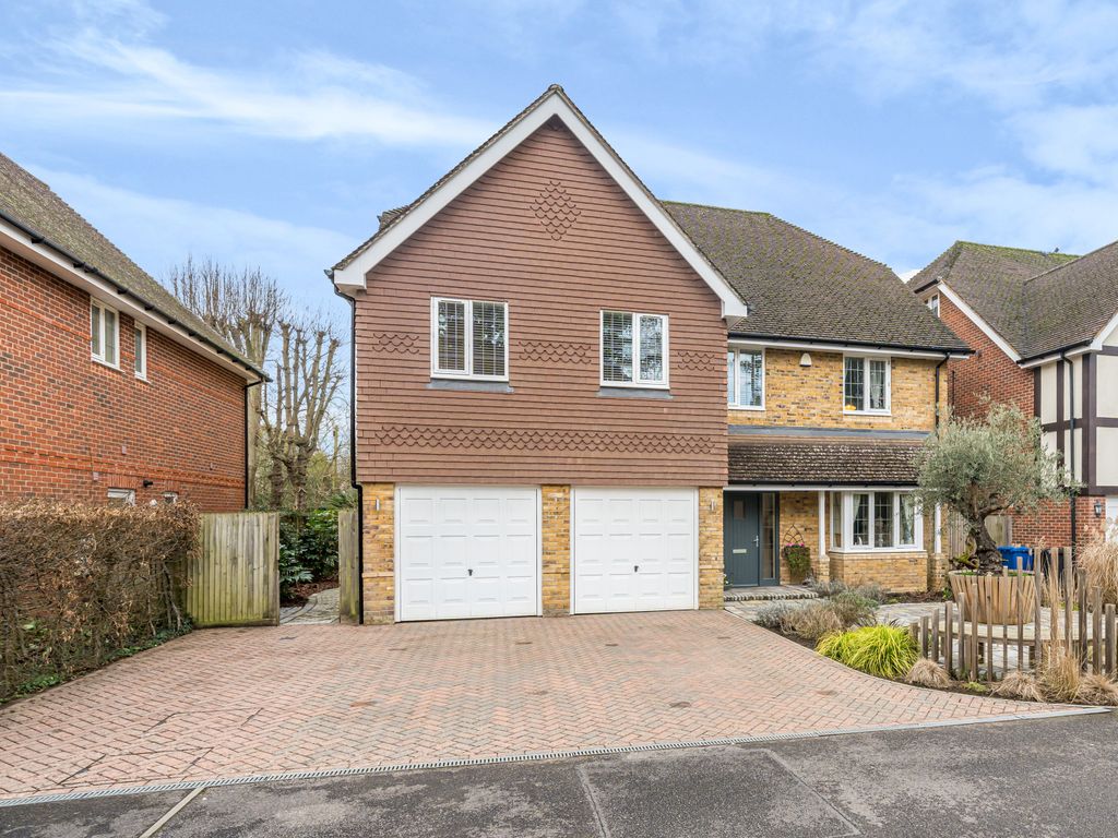 5 bed detached house for sale in The Bryher, Maidenhead SL6, £1,595,000