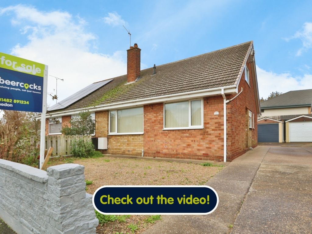 2 bed semidetached bungalow for sale in Summergangs Drive