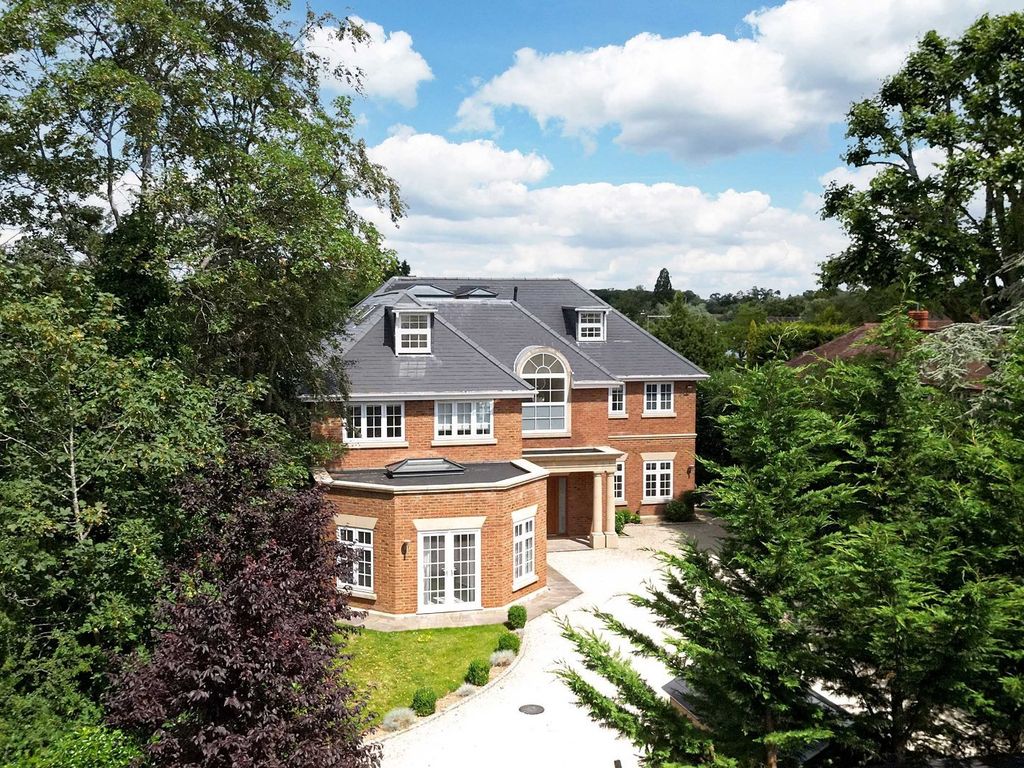 6 bed detached house to rent in Templewood Lane, Farnham Common SL2, £