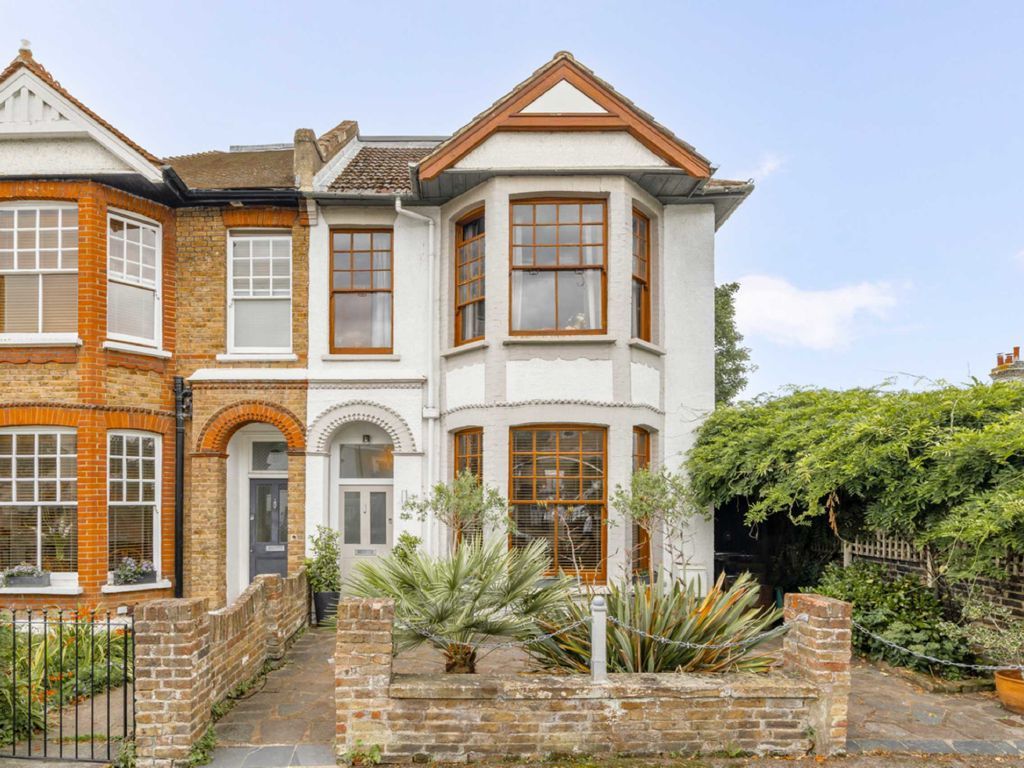 4 bed semidetached house for sale in Eversley Crescent, Isleworth TW7, £825,000 Zoopla