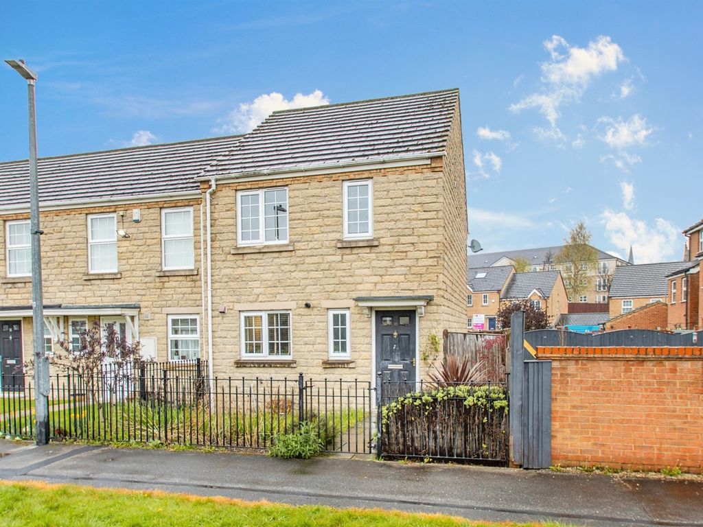 3 bed town house for sale in Mallard Close, Heckmondwike WF16 Zoopla