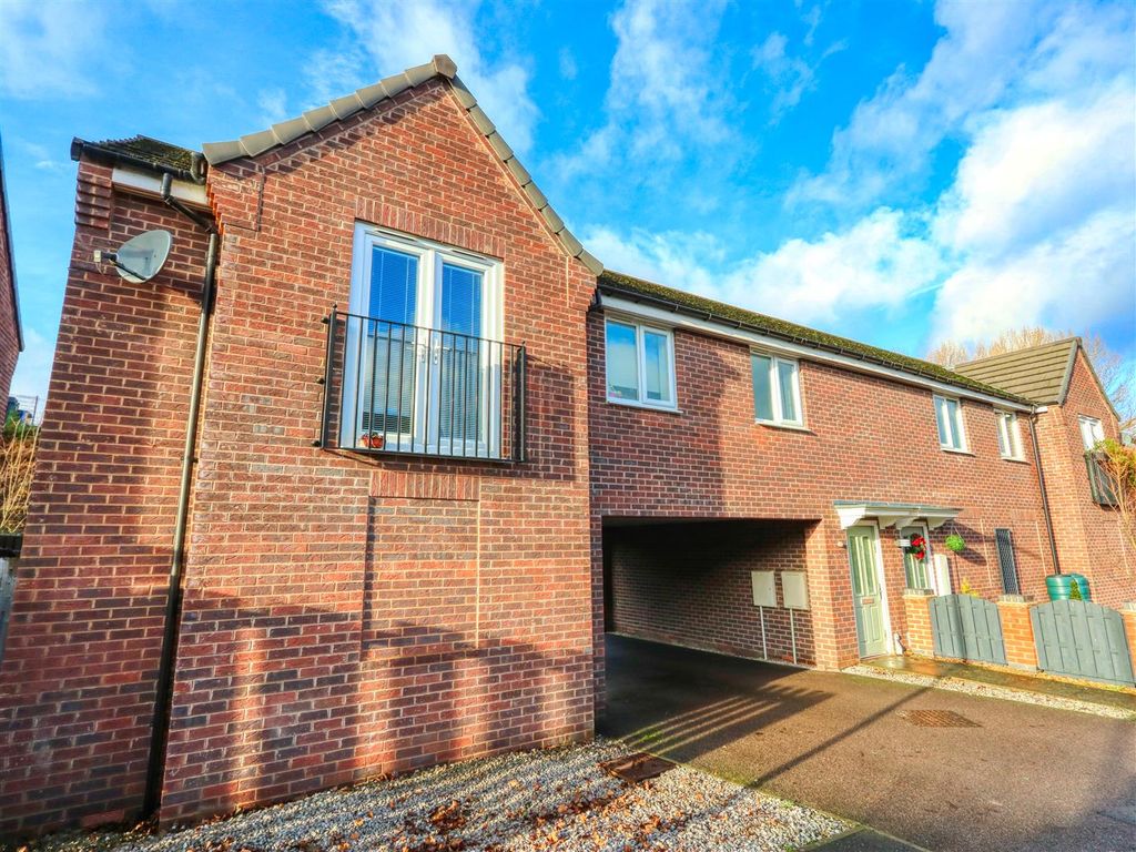 2 bed flat to rent in Hetton Drive, Clay Cross, Chesterfield